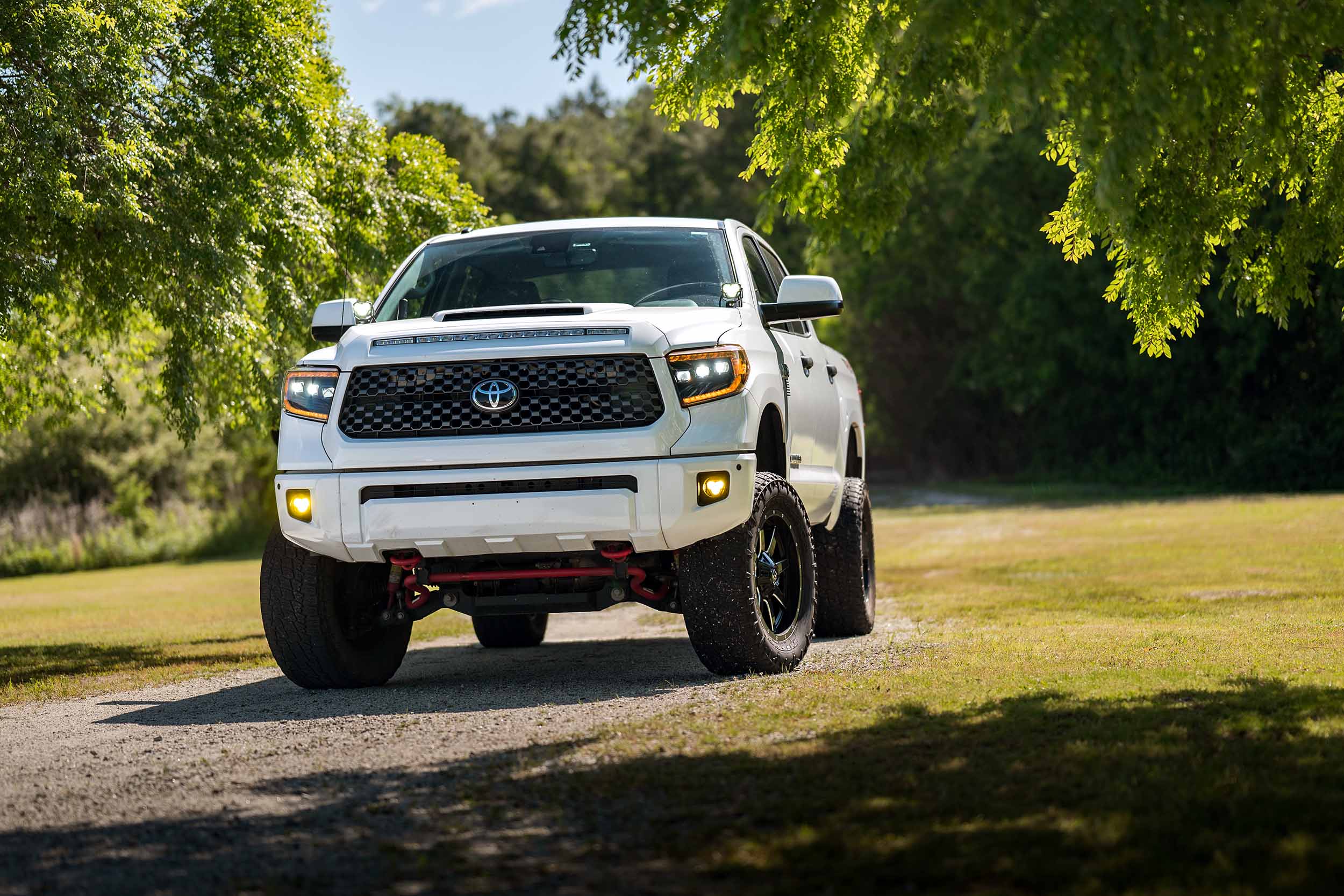 Toyota Tundra (14-21) XB LED Headlights Hover