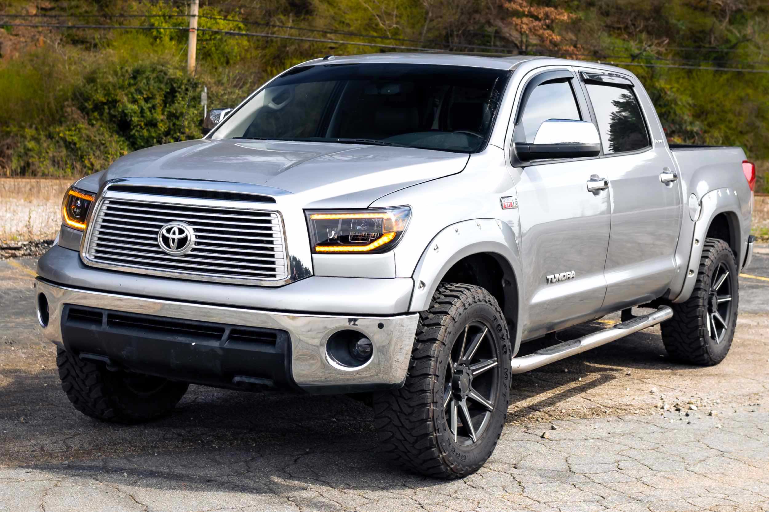 Toyota Tundra (07-13) XB LED Headlights Hover