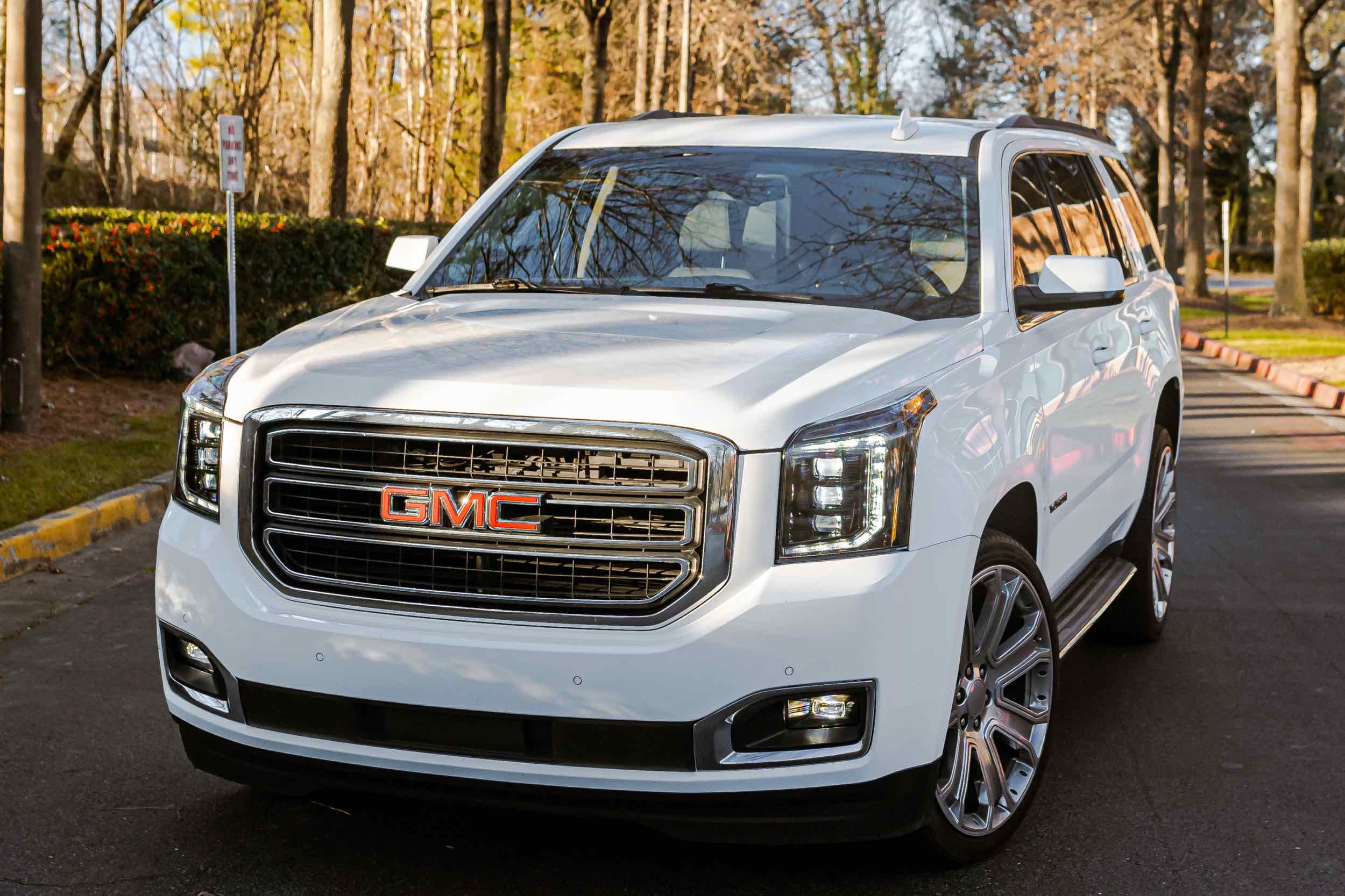 GMC Yukon (15-20) XB LED Headlights Hover