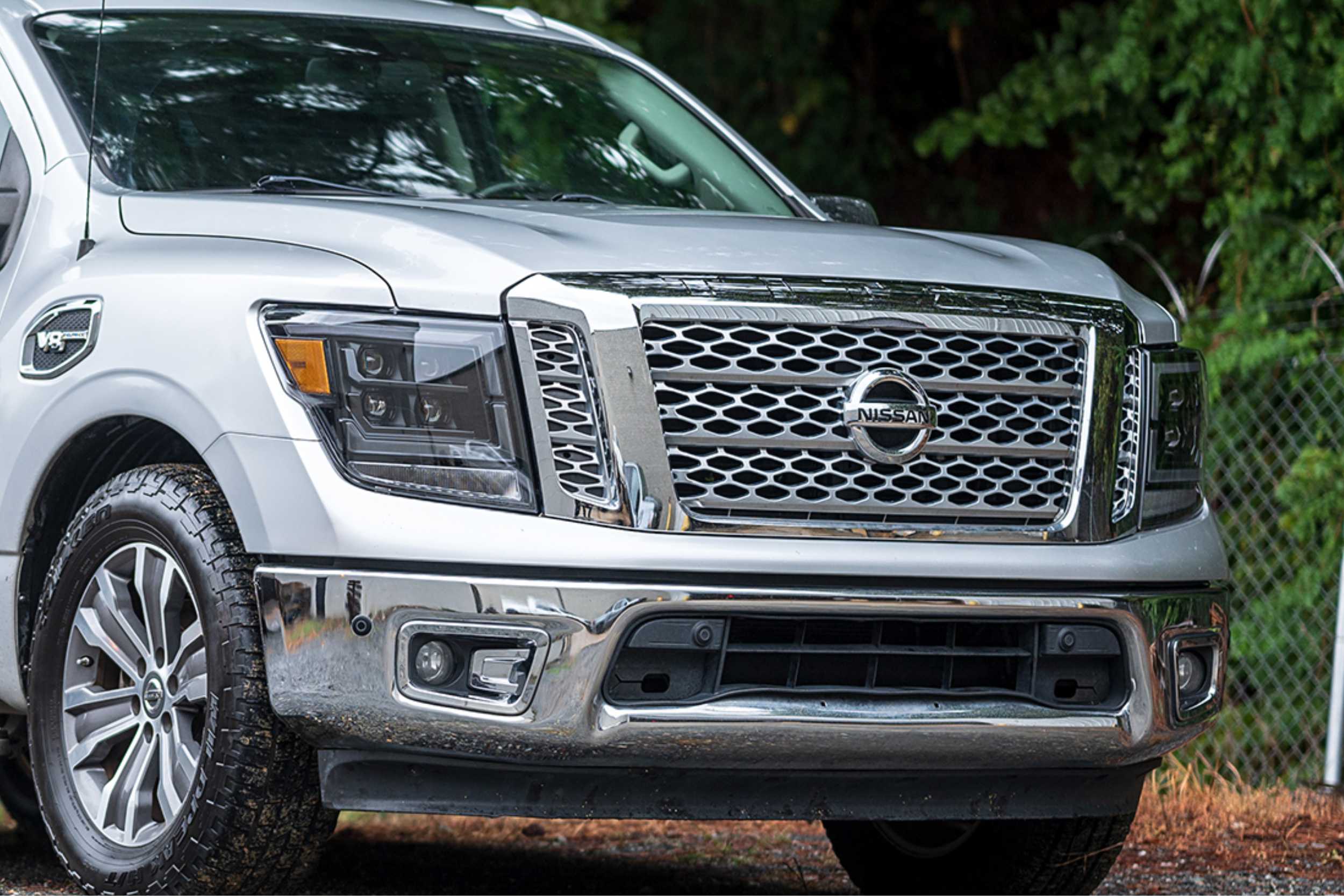 Nissan Titan (2016+) XB LED Headlights Hover